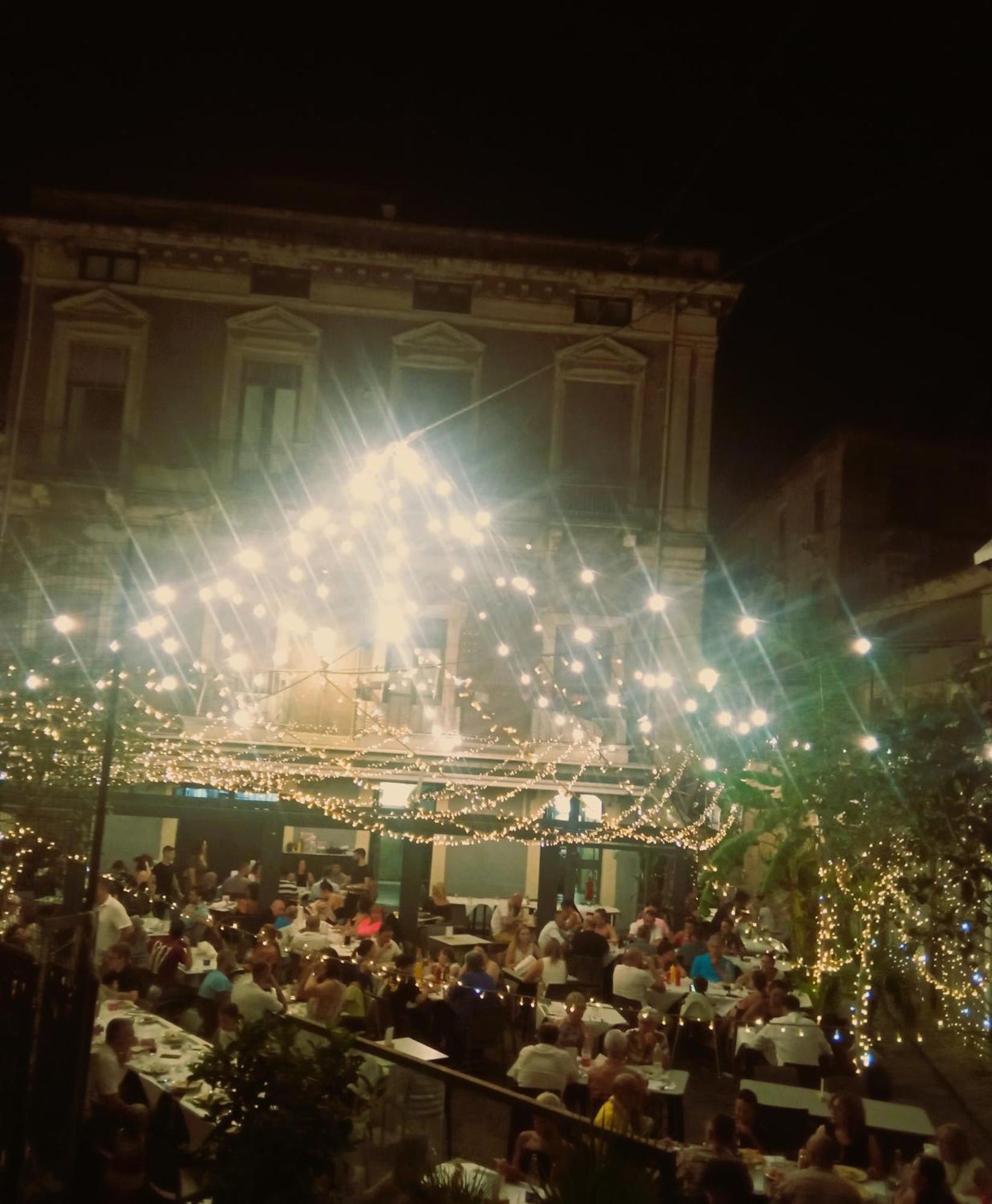Fikus Apt Relax Castello Ursino Aeroporto di Catania Fontana Rossa Esterno foto